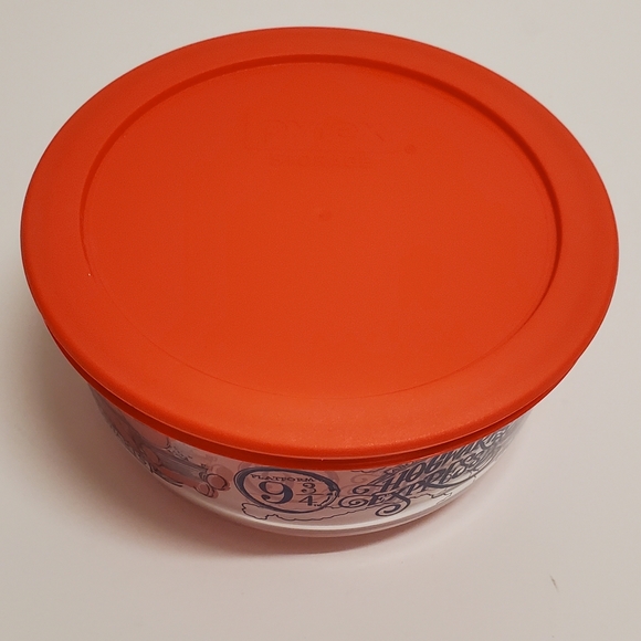 FREE with 35$ Purchase - Harry Potter Hogwarts Express Pyrex Container NEW - Picture 3 of 3